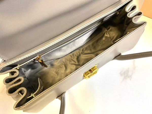 スーパーコピーブランドバッグ着用イメージ